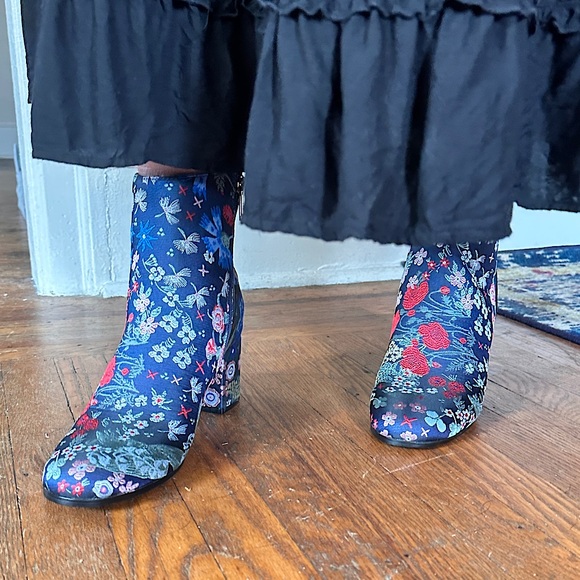 Indigo Rein Ankle Boots 10 Floral Embroidered Heeled Veil Boho Art To Wear Fairy - Picture 1 of 16